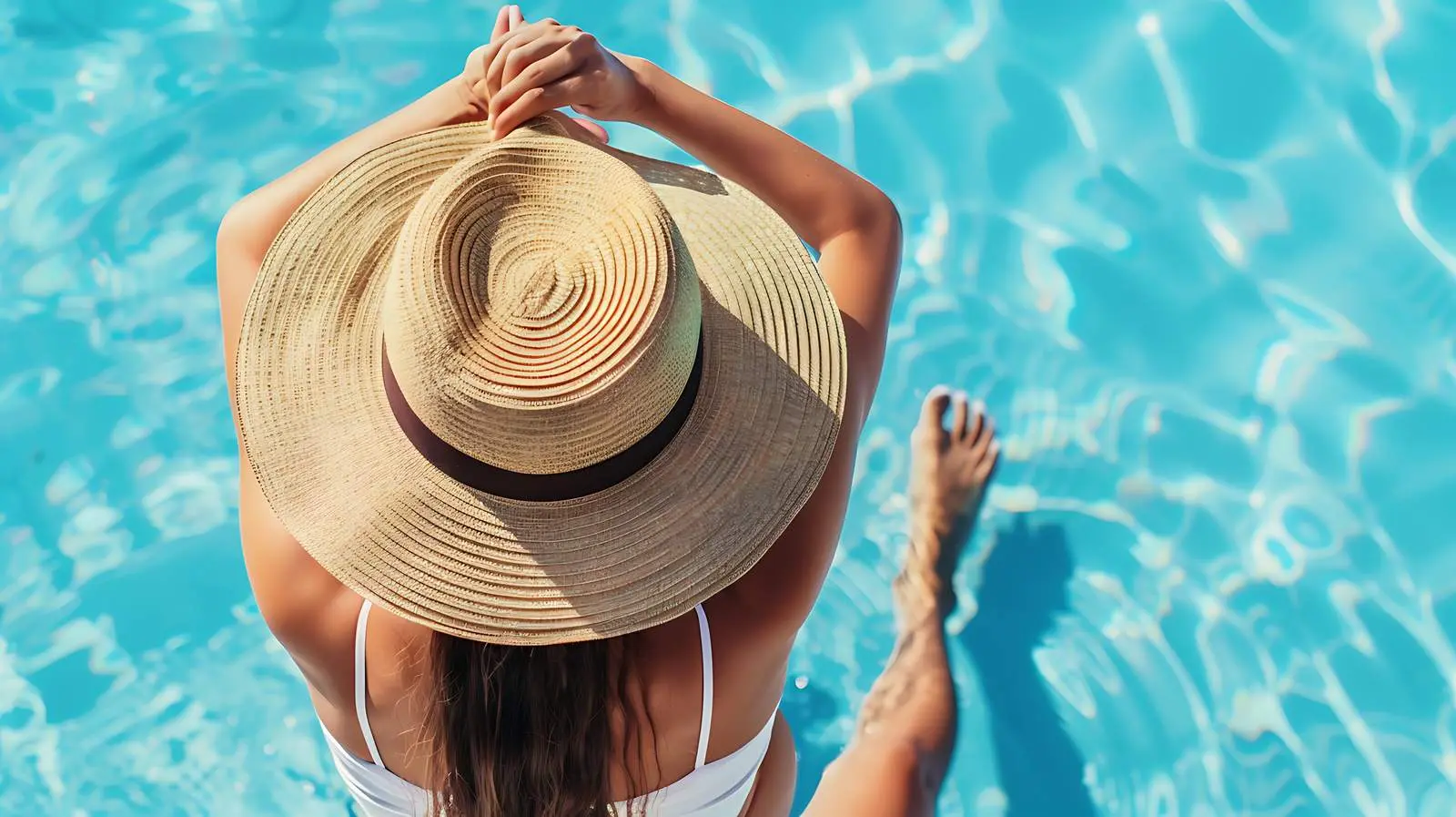 Stylish Summer Travel Fashion for Young Travelers — free download from Dotvec