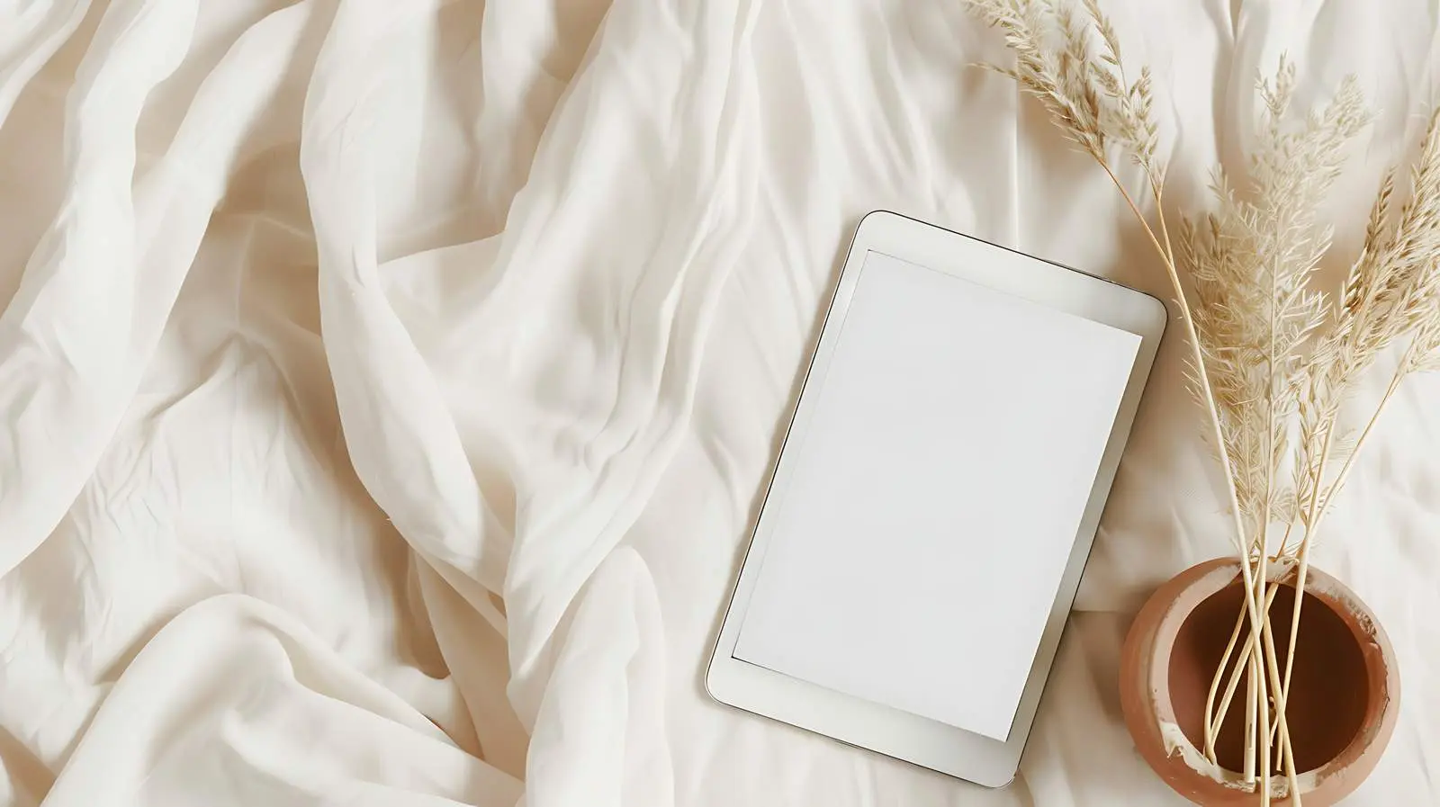 Neutral Tan Beige Clay Pot with Dried Grass — free download from Dotvec