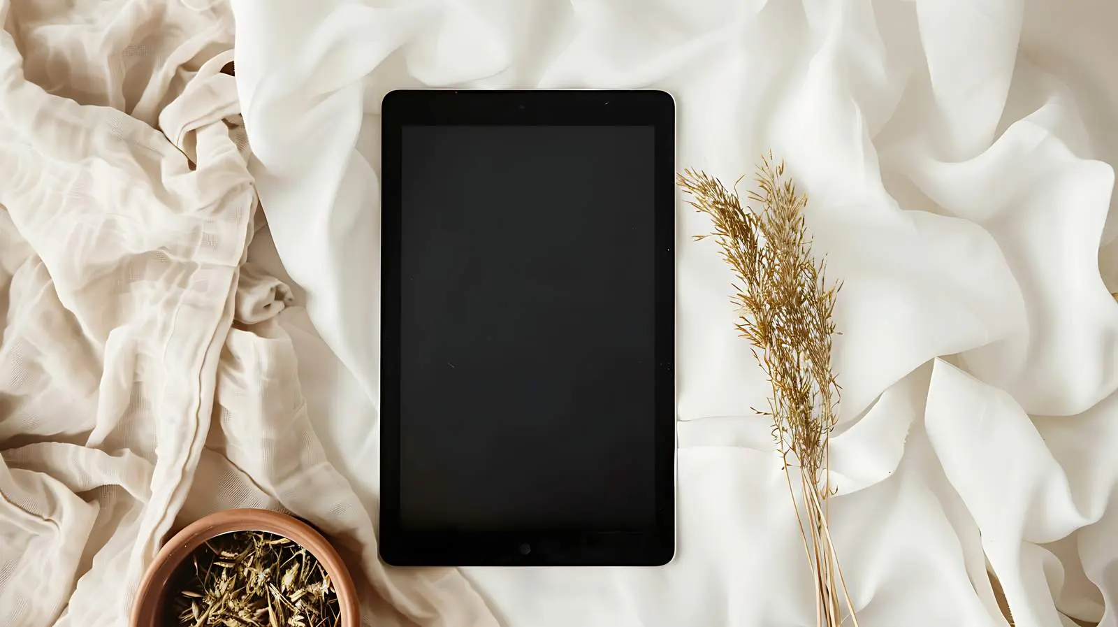 Tablet Pad with Dried Grass in Pot – free plant lover image from Dotvec