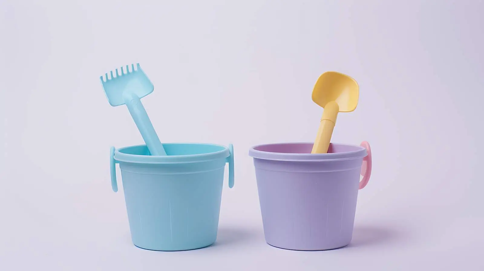 Baby Toy Bucket and Shovel for Sand Play – free outing image from Dotvec
