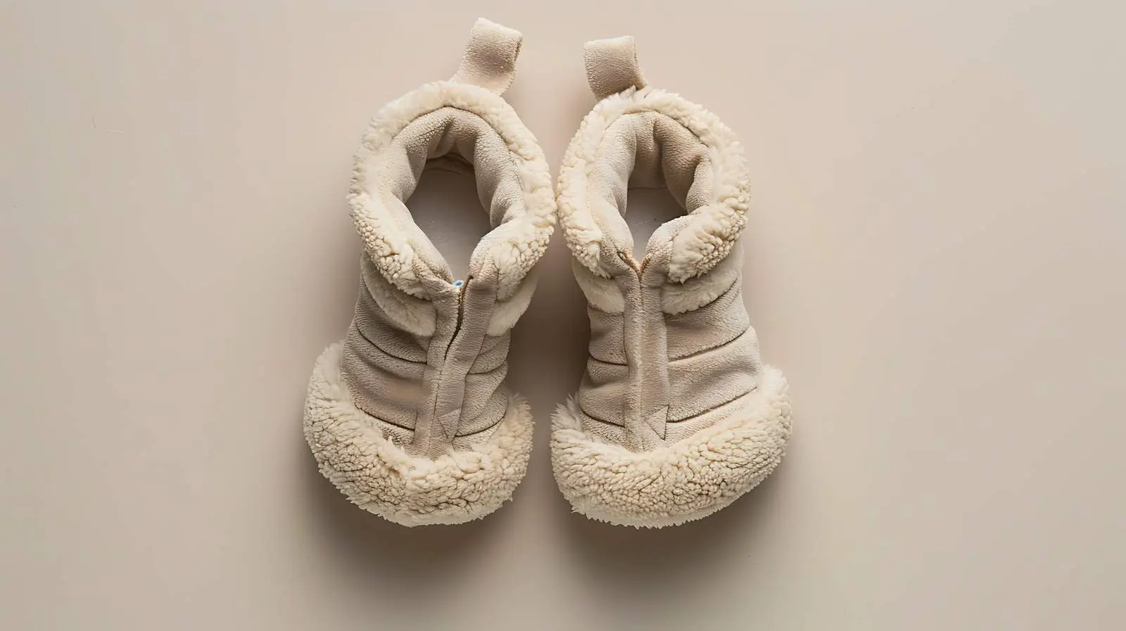 Cozy Winter Baby Booties for Children – free cold image from Dotvec