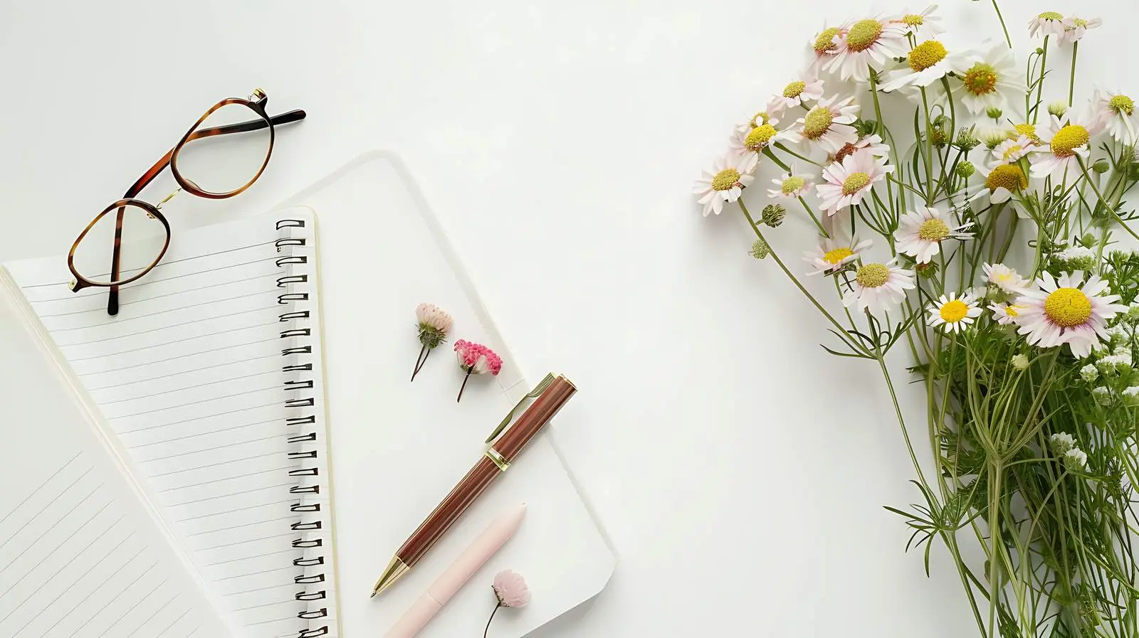 Modern Minimal Home Office Desk Setup — free download from Dotvec