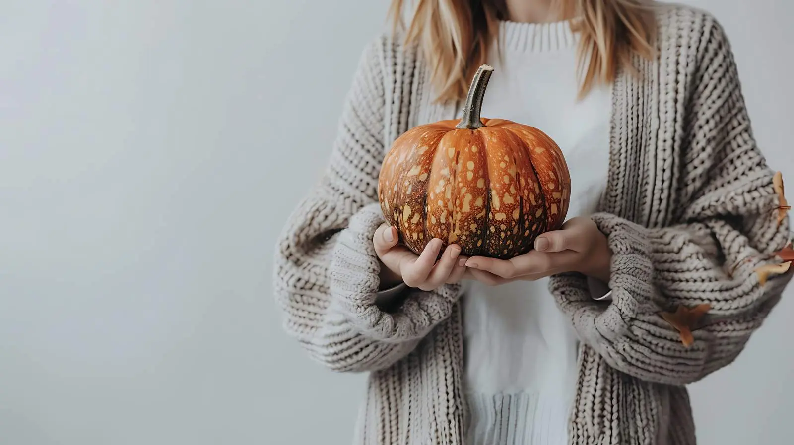 Young Woman in Beige Knitted Cardigan – free sweat image from Dotvec