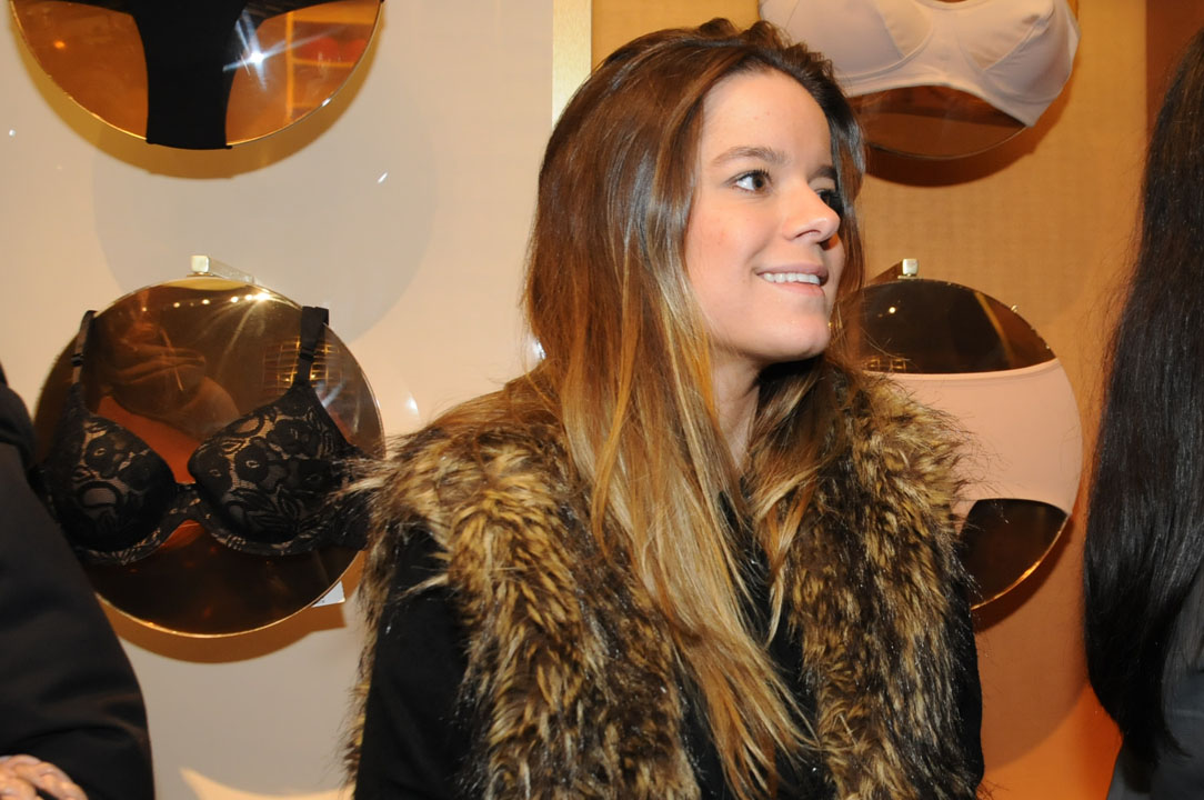 Beta Whately comemora aniversário com almoço entre amigas