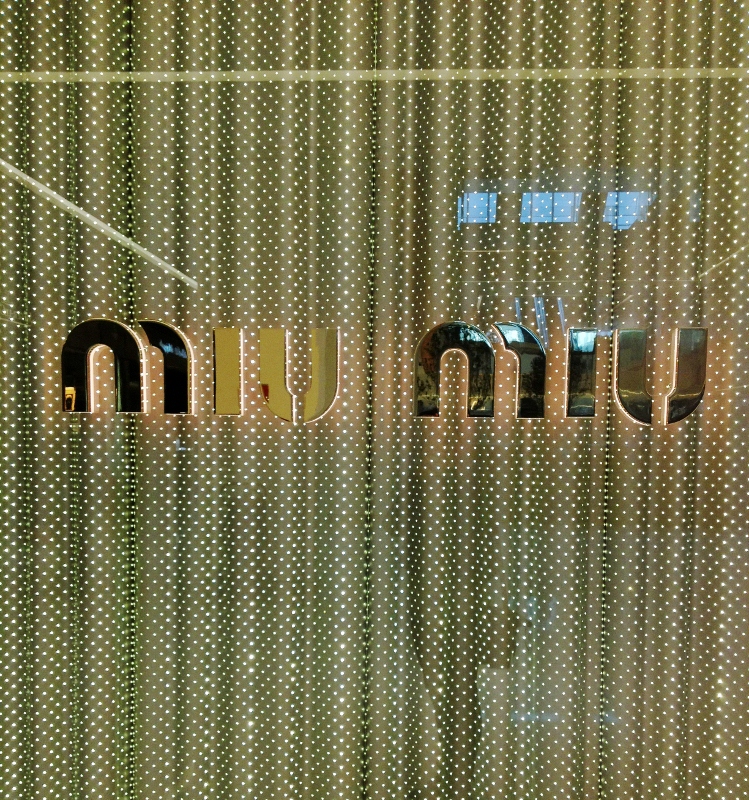 Glamurama mostra os detalhes da primeira loja da Miu Miu no Brasil