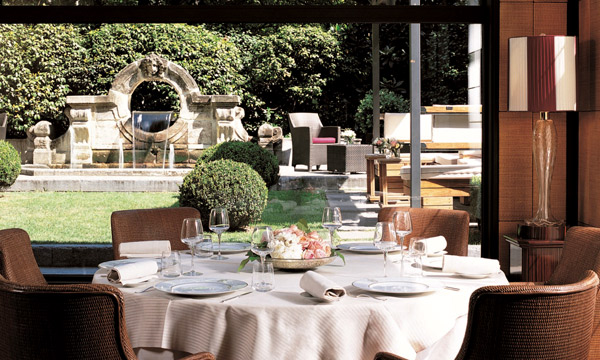 Saboreie em Milão o restaurante Acanto do Hotel Príncipe di Savoia