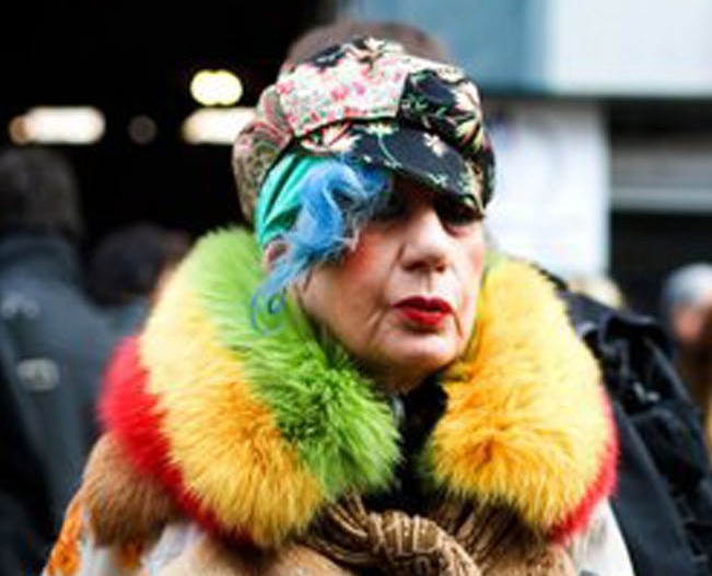 Morre aos 81 anos, em Milão, a jornalista de moda Anna Piaggi