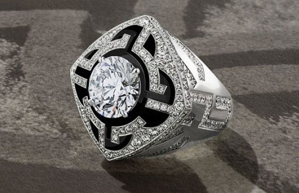 Louis Vuitton lança coleção-desejo de joias recheadas de diamantes