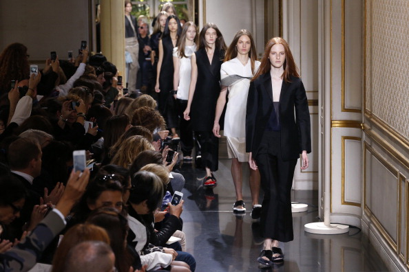 A festa do pijama chic da Céline na Semana de Moda de Paris