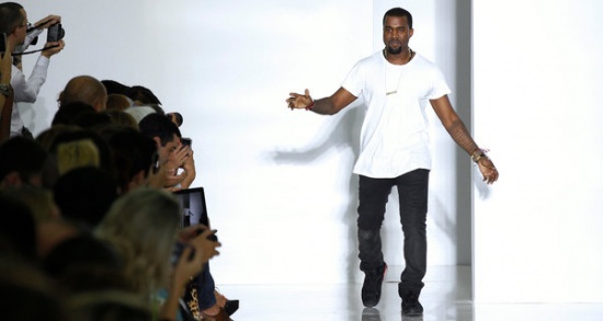 Após críticas, Kanye West sai do line-up da Semana de Moda de Paris