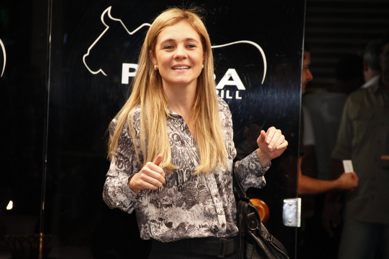 Carminha, Max e autor “com vergonha” na festinha de “Avenida Brasil”