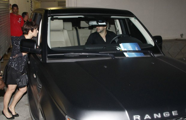 Débora Falabella e Murilo Benício almoçando juntinhos em SP