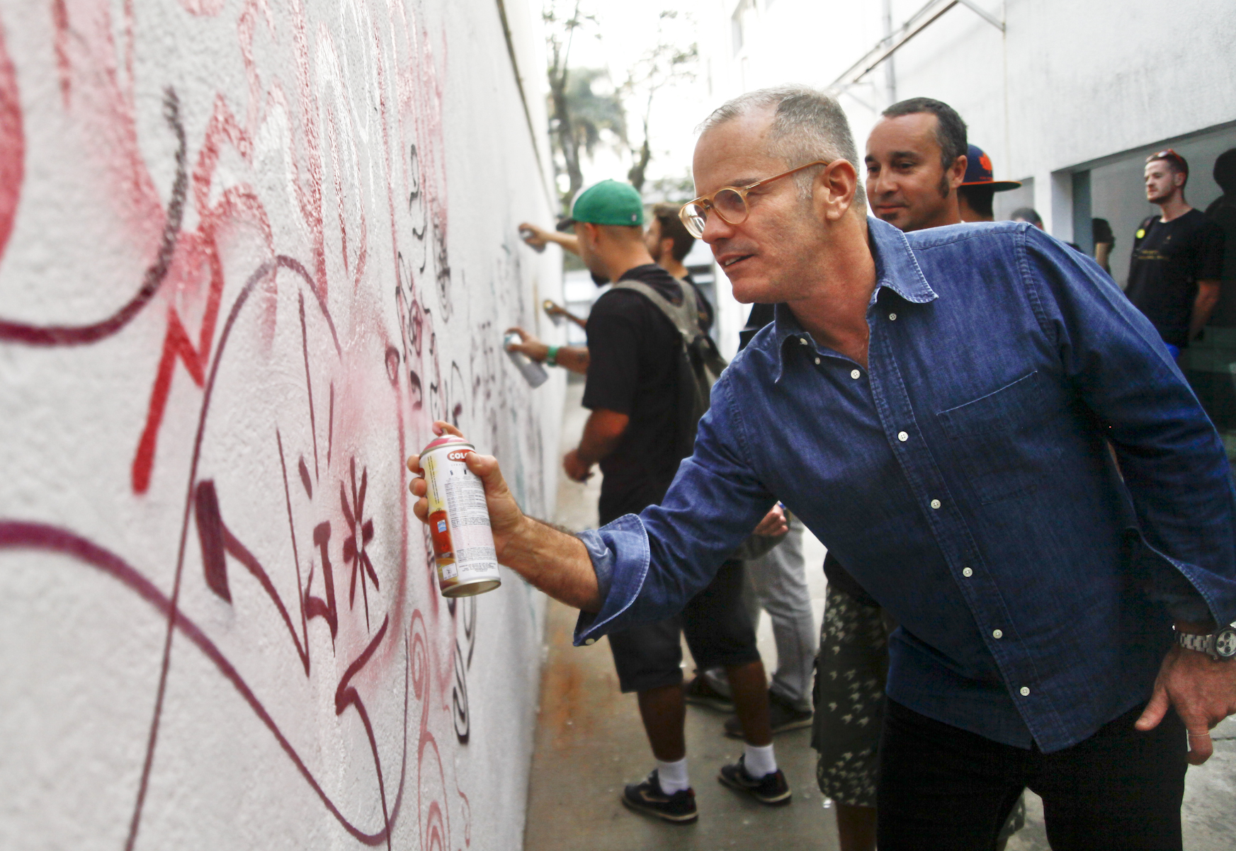 Giovanni Bianco: um dia de grafiteiro para projeto de Madonna