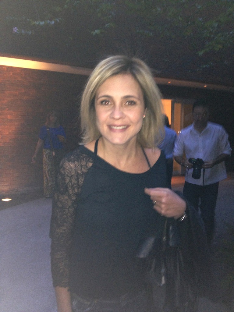 Extra! Glamurama flagrou Adriana Esteves de visual novo. Espia só!