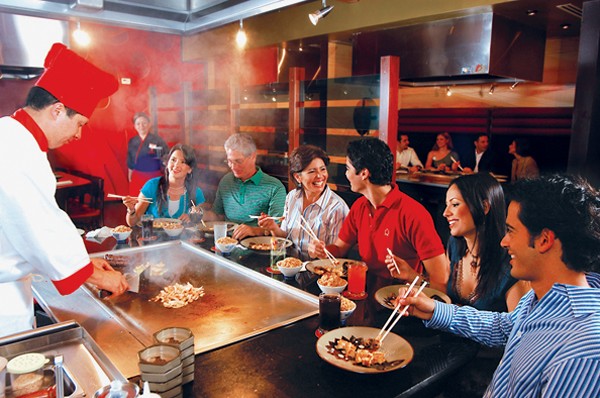 Cocktail celebra a abertura do primeiro Benihana no Brasil. Aos detalhes!