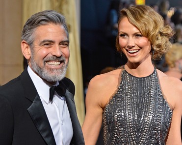 Que velho, que nada: George Clooney está amando sua barba branca