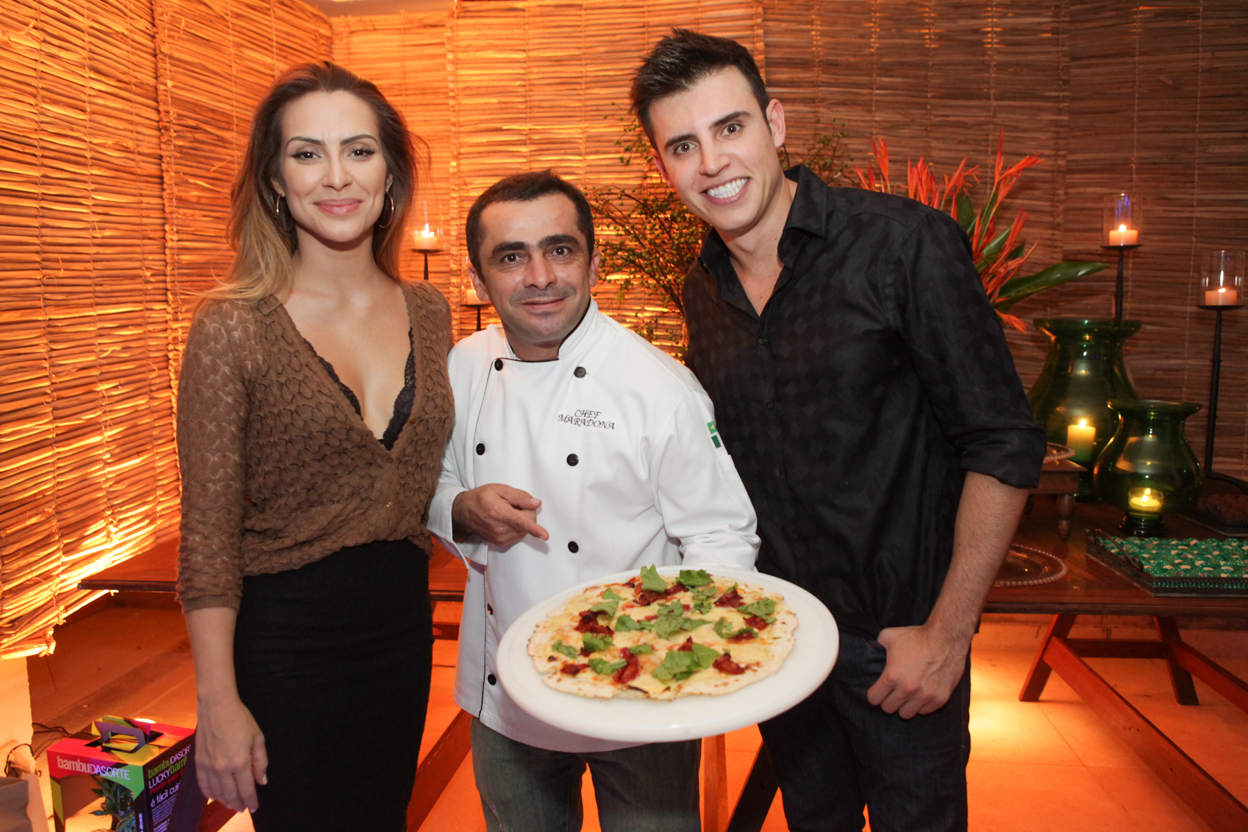 Daniel Coimbra comemora aniversário com Cleo Pires e pizza do Faustão