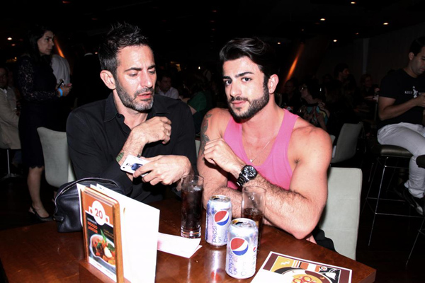 Marc Jacobs, Harry Louis e o abraçaço no show de Bebel Gilberto