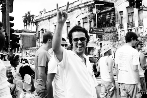 Churrasco, futebol e arte. Eis o roteiro de Luciano Calçolari para o fim de semana