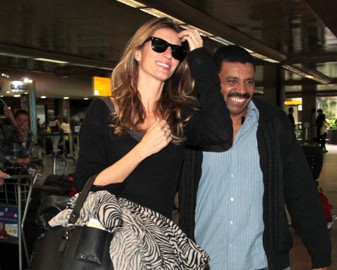 Gisele Bündchen já está entre nós! Top desfila pela Colcci nesta quinta