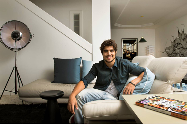 Conheça detalhes da casa de Caio Castro e Rodrigo Andrade, no Rio