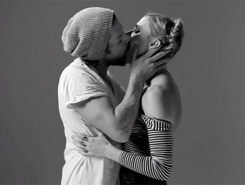 Vídeo que mostra estranhos se beijando é na verdade uma propaganda
