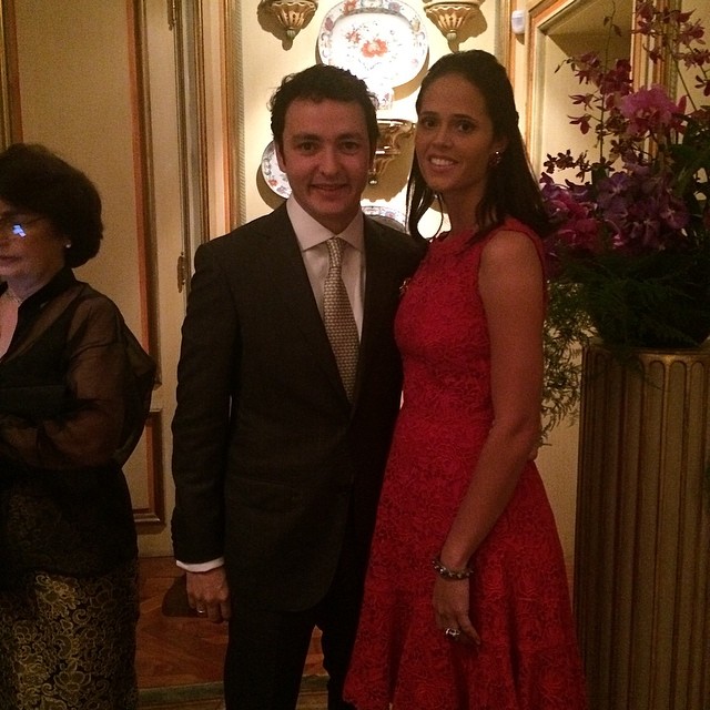 Manuela Elias e Gustavo Azevedo ficam noivos em clima “Jardim do Éden”