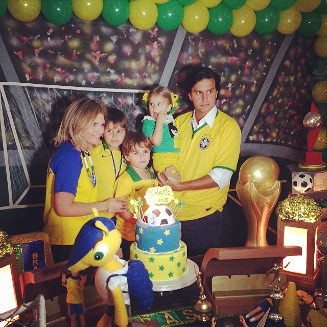 Clã Souza Aranha arma aniversário de primogênito em clima de Copa