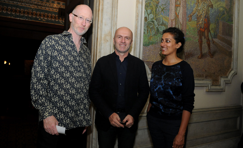 Um “sir” inglês, vencedor de dois Oscars, está no Rio. Fazendo?