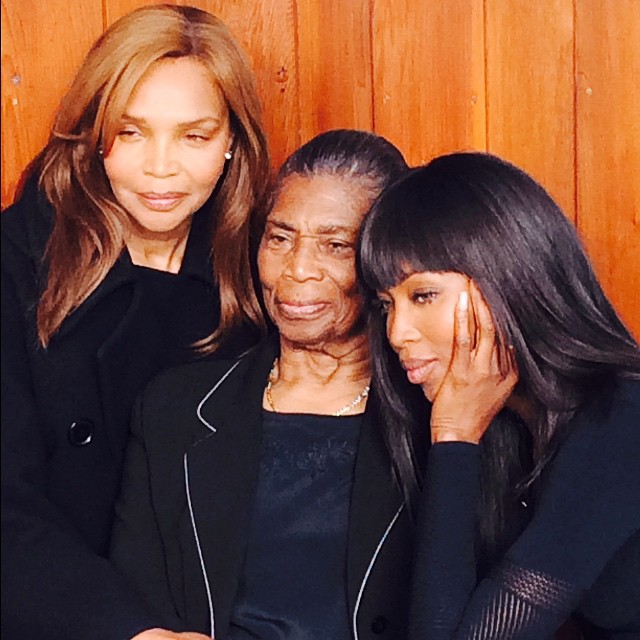 Naomi Campbell posa com mãe e avó para Bruce Weber