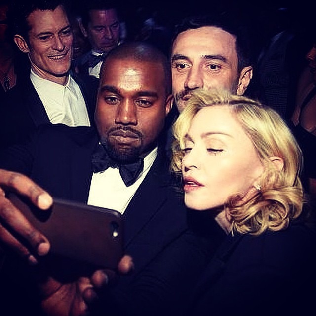 Em busca da melhor selfie, Madonna, Riccardo Tisci e Kanye West… Click!