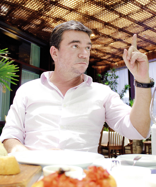 Andrés Sanches solta o verbo: “A CBF interfere demais, está sangrando os clubes”