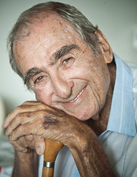 Famosos prestam homenagem a Elias Gleizer, que morreu nesse sábado