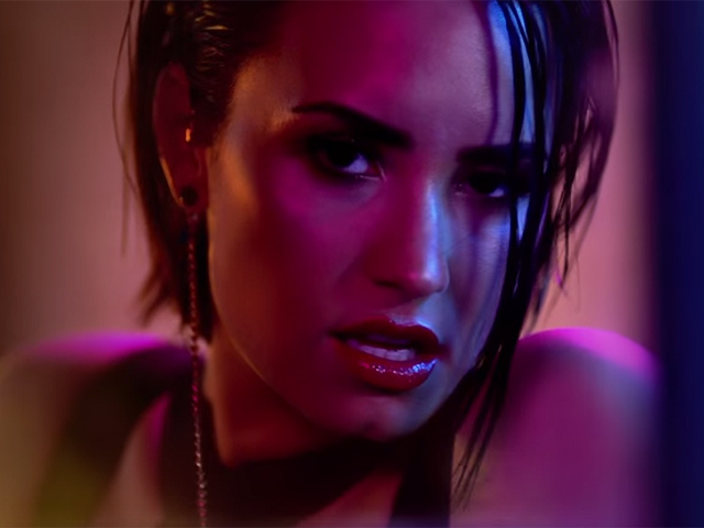 Demi Lovato aparece mais sexy do que nunca em novo clipe. Play!