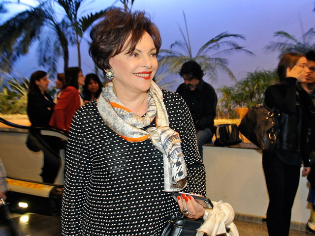 Anna Schvartzman comemora aniversário ao som de Caetano e Gil