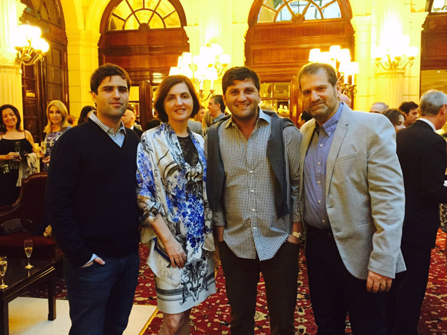 Família Orlean recebe o Glamurama para cocktail em Paris. Très chic!