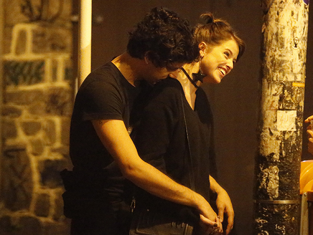 Agatha Moreira é vista com novo affair no Rio. E ele também é ator