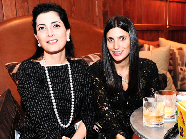 Tania Derani arma festinha para a neta no jardim de sua casa em SP