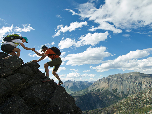 Ganhar R$ 129 mil viajando e postando fotos e vídeos no Insta e Face?