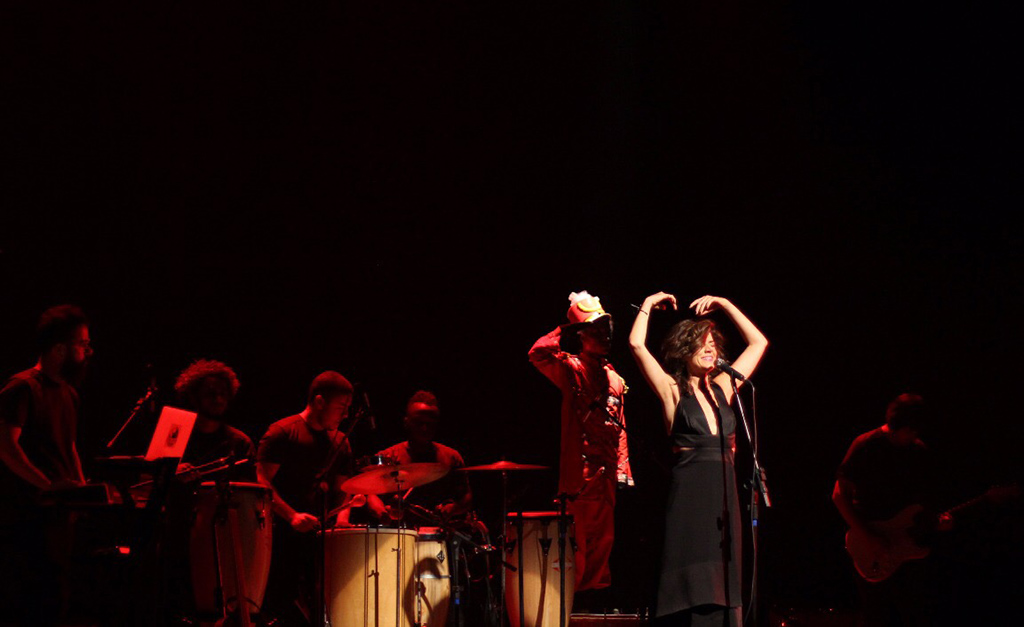 Com Nuno Ramos, Mariana Aydar lançou o documentário musical “Pedaço Duma Asa”