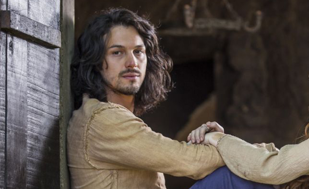 Romulo Estrela, galã que promete arrasar em ‘Deus Salve o Rei’, dispara: “ser protagonista não era um objetivo”