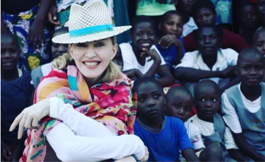 Madonna anuncia que vai construir mais quatro escolas no Malawi nos próximos meses