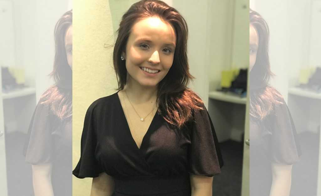 Larissa Manoela fala sobre novo musical, TV, livro, namoro grude e muito mais. Vem!
