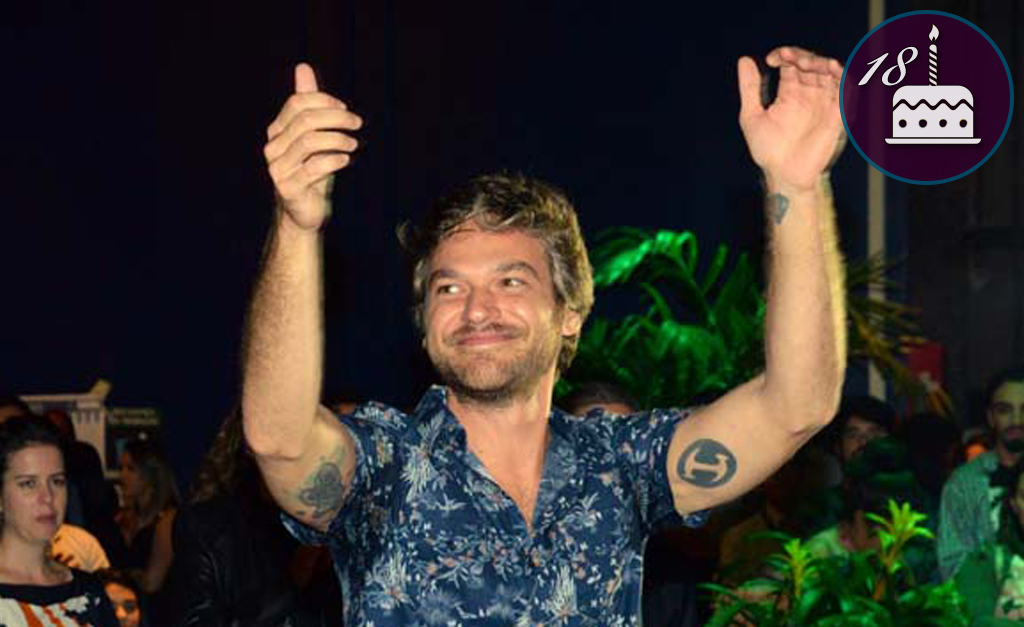 Beto Falcão, ou melhor, Emílio Dantas comemora os 18 anos do Glamurama