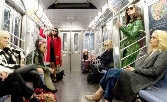 Rihanna dá conselho providencial a Anne Hathaway nos bastidores de “Oito Mulheres e um Segredo”