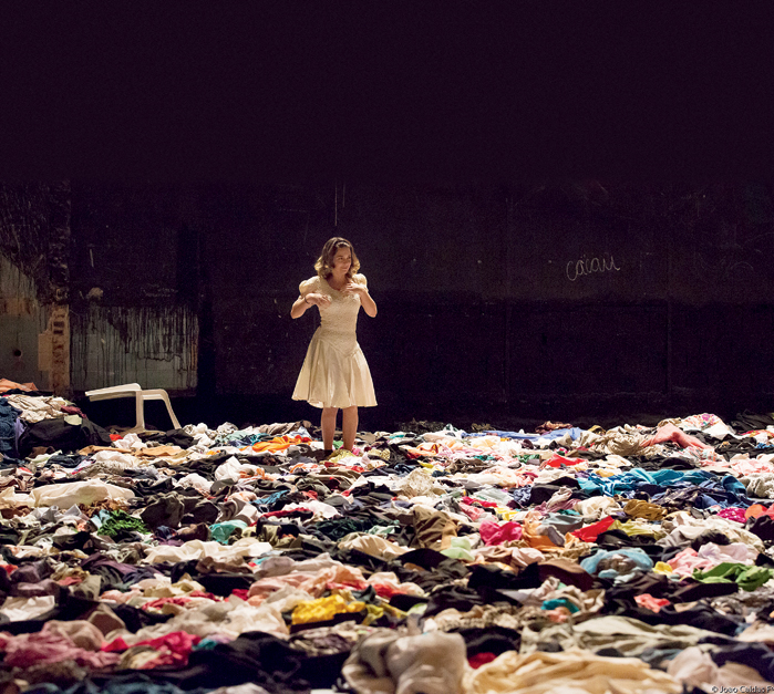 Claudia Abreu brilha no teatro em “Pi-Panorâmica Insana”: “Não é só diversão, mas reflexão”