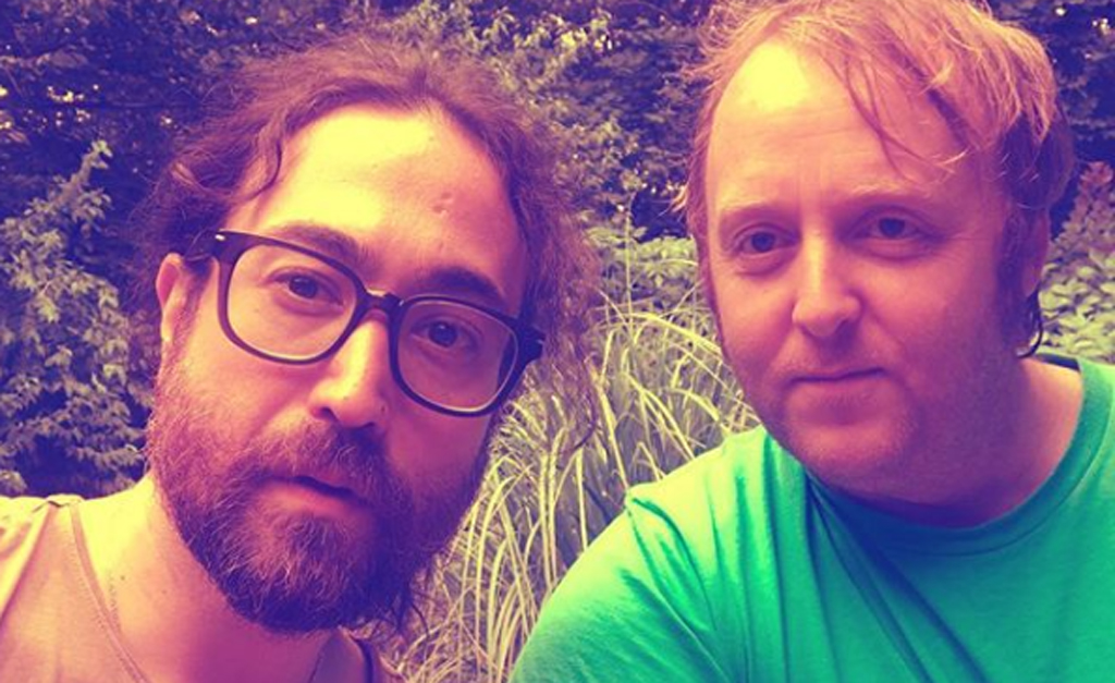 Selfie icônica dos filhos de John Lennon e Paul McCartney deixa sensação de dèjá vu