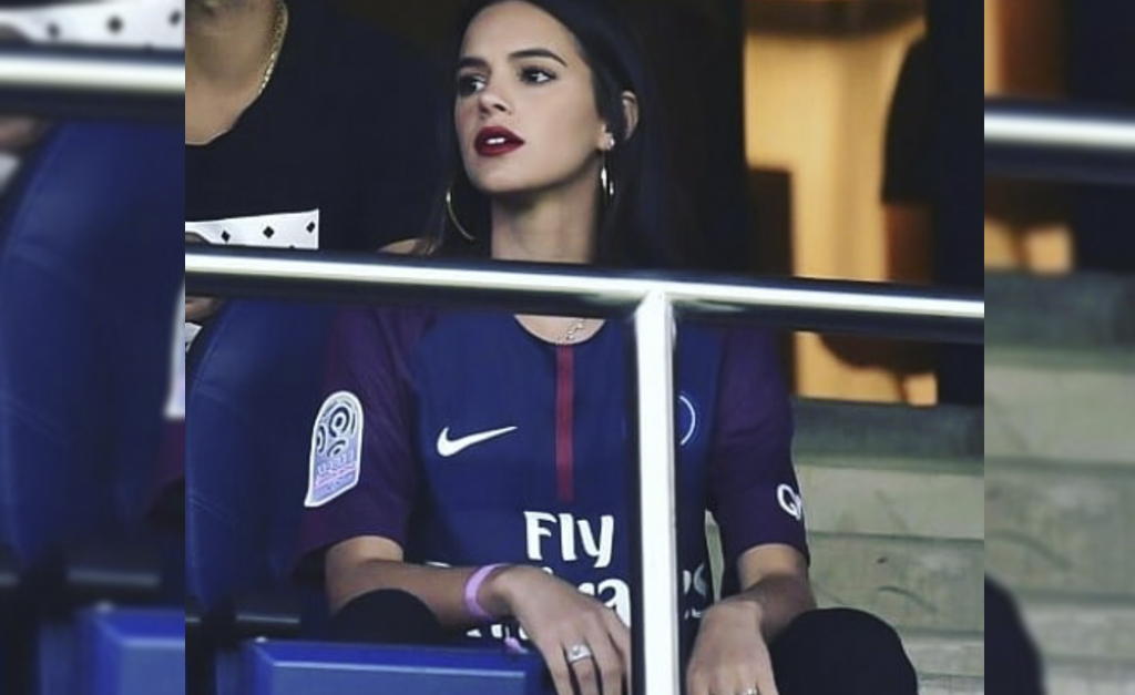 Bruna Marquezine capricha no visual para ver retorno de Neymar ao PSG acompanhada de Davi Lucca