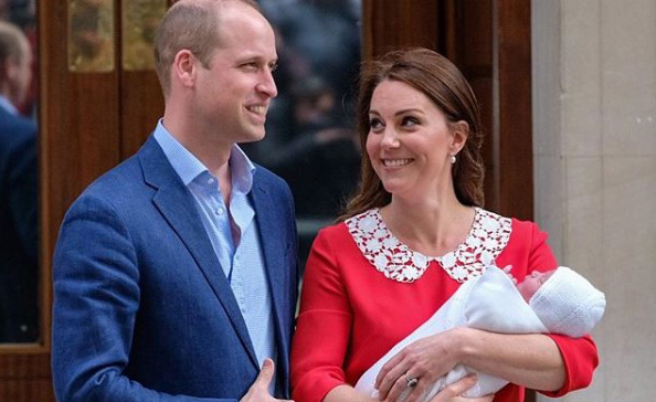Príncipe William e família curtem temporada de sol e mar em viagem de US$ 1 milhão