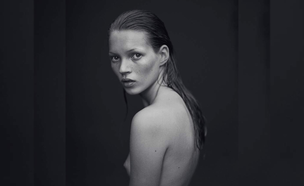 Kate Moss se arrepende de fotos nua no início da carreira: “Nunca gostei mas sofri pressão”